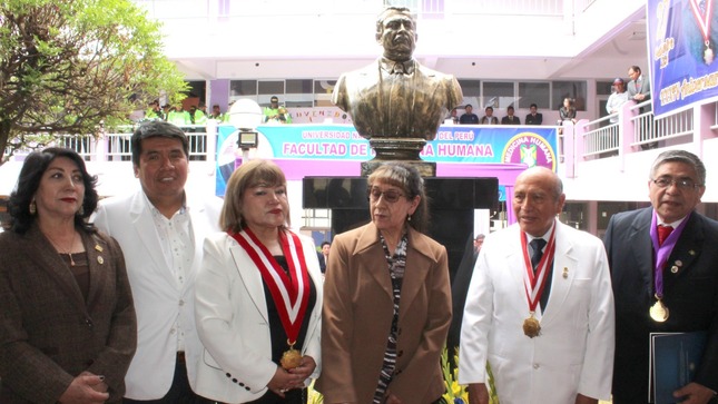 Encuentro entre el personal de la UNCP e IREN CENTRO.