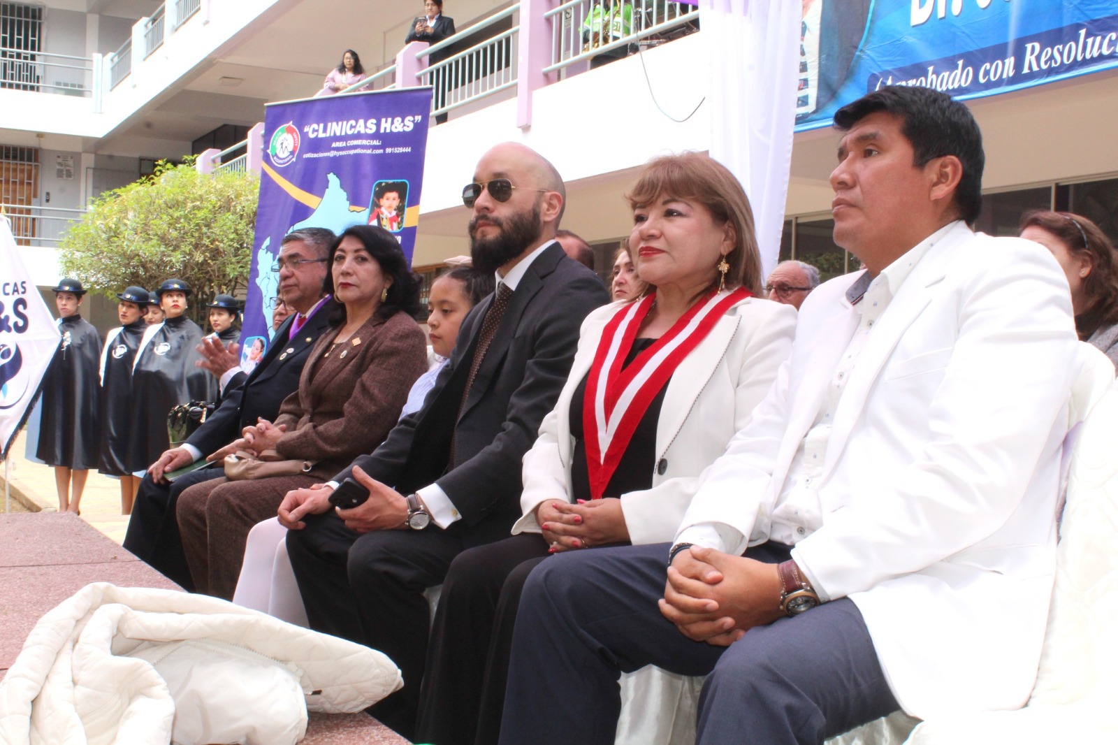 Personal del IREN CENTRO y de la UNCP en ceremonia.