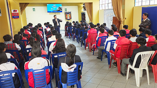 Novena charla académica “La constitución en el Cole” se realizó en el colegio José Carlos Mariátegui, en Huancayo, región Junín