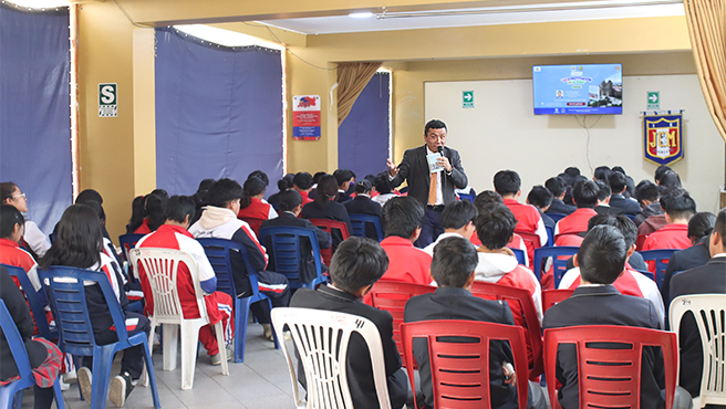 Novena charla académica “La constitución en el Cole” se realizó en el colegio José Carlos Mariátegui, en Huancayo, región Junín