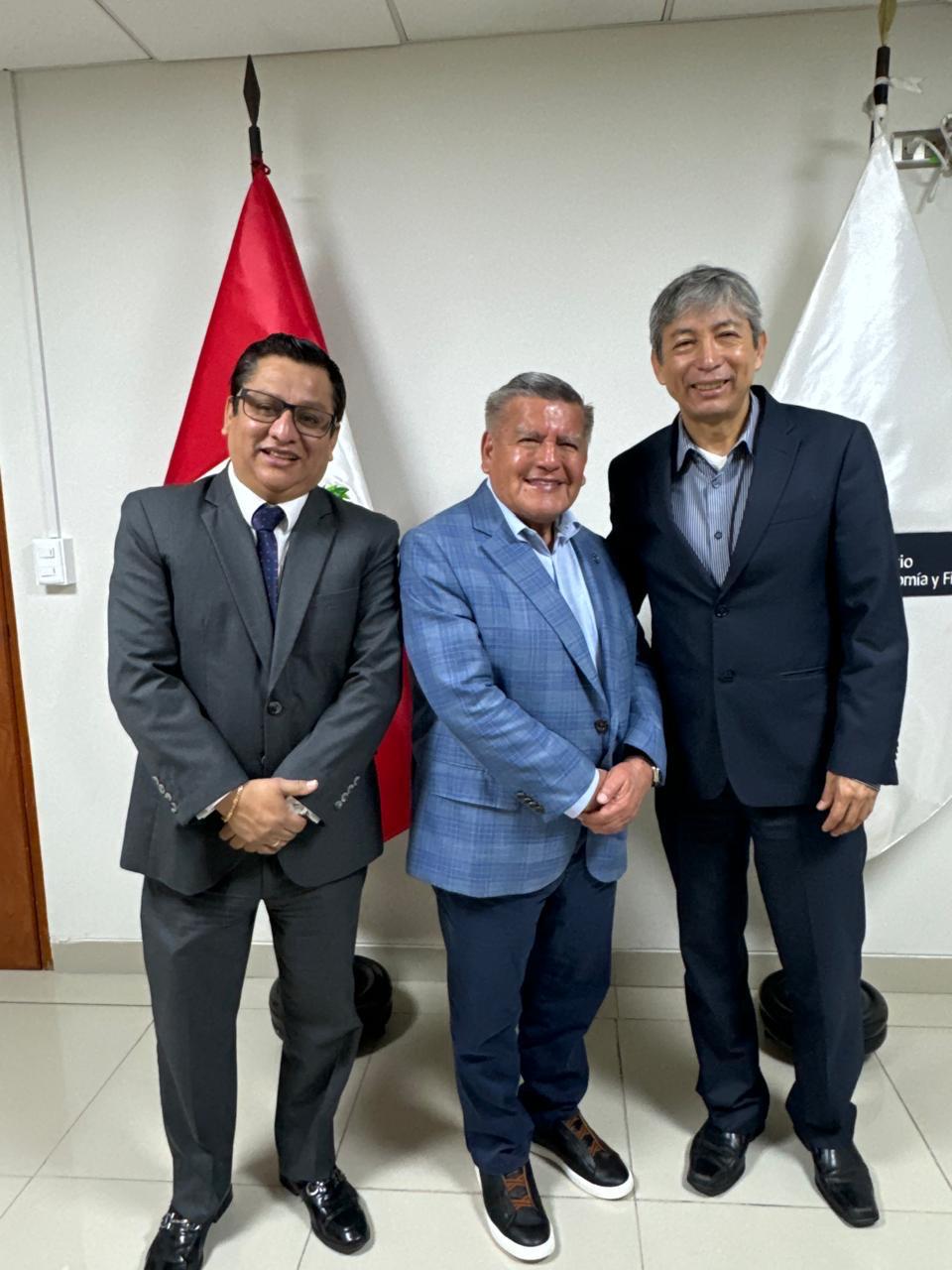 César Acuña consigue s/ 100 millones para contratar a 1