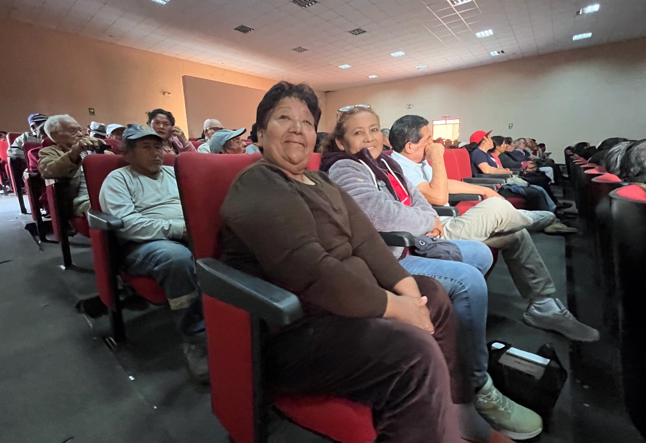 Gore entregó 15 becas completas a agricultores de Ascope