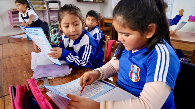 2880 estudiantes recibirán enseñanzas del lenguaje de señas peruanas