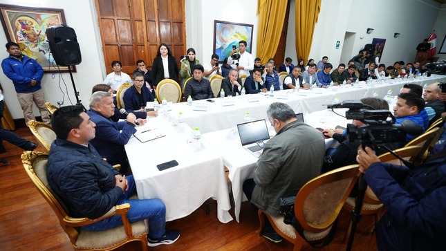 Otras 35 municipalidades recibirán del gore 120 millones de soles para obras