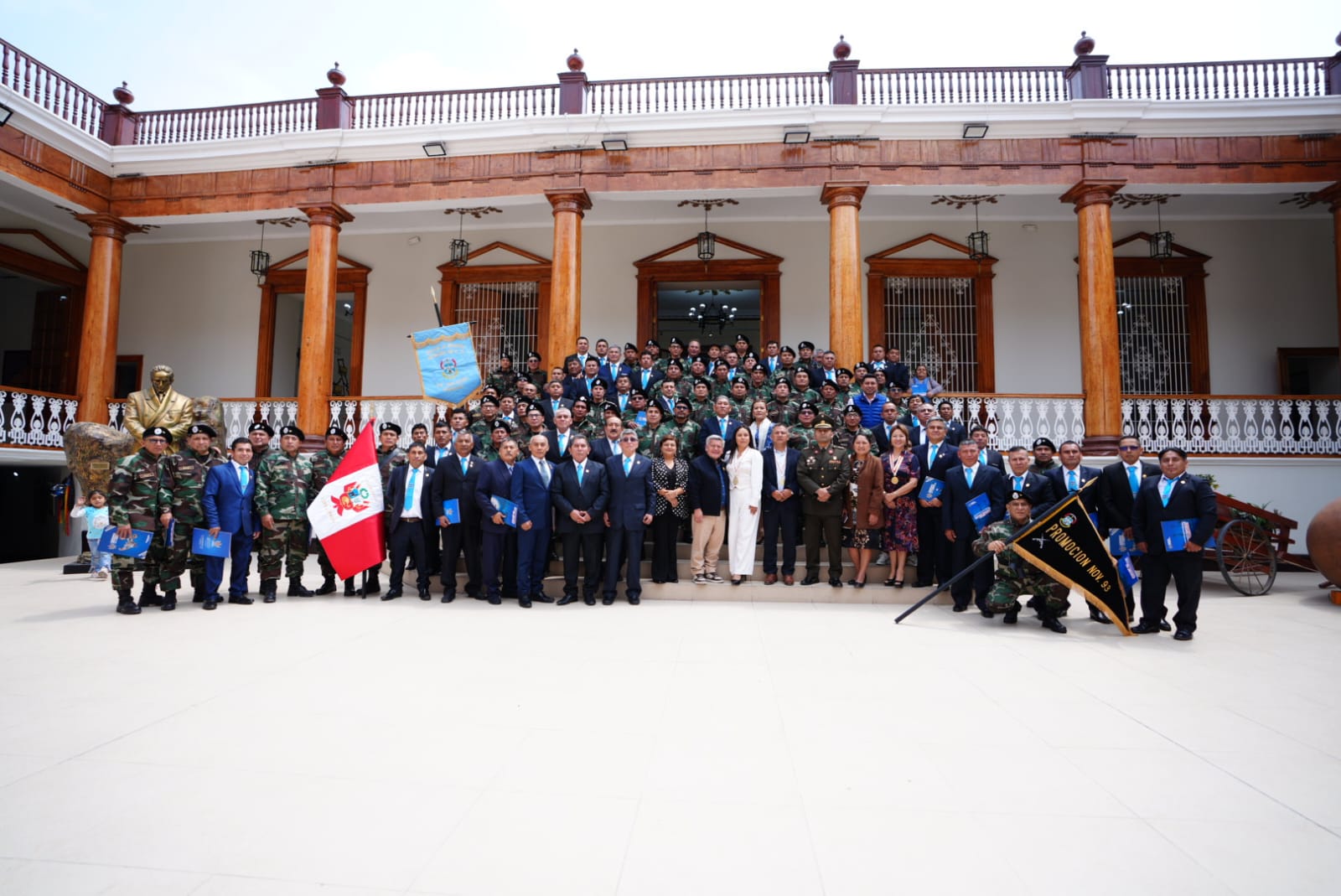 Gore condecoró a 110 licenciados del ejército que defendieron a la patria en Alto Cenepa