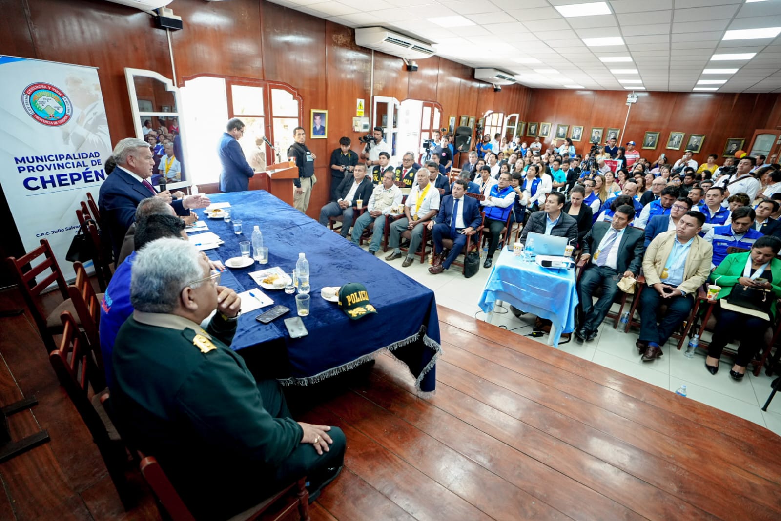 Gobernador César Acuña se compromete a gestionar segunda etapa de “Gallito Ciego”