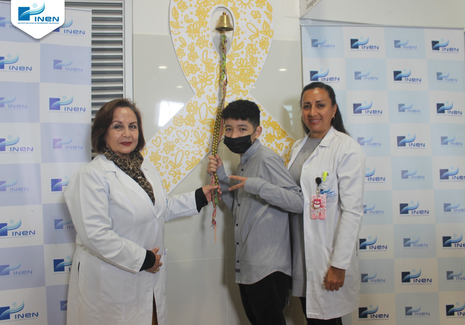 INEN se une a la lucha contra el cáncer infantil con acto simbólico del campanazo
