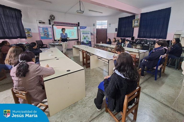 Como parte de la Promotoría Ambiental Escolar, visitamos la I.E. Teresa González de Fanning para capacitar a sus docentes sobre el cuidado del medio ambiente. 🌱
Cada paso cuenta para construir un distrito más sostenible y responsable con nuestro planeta.