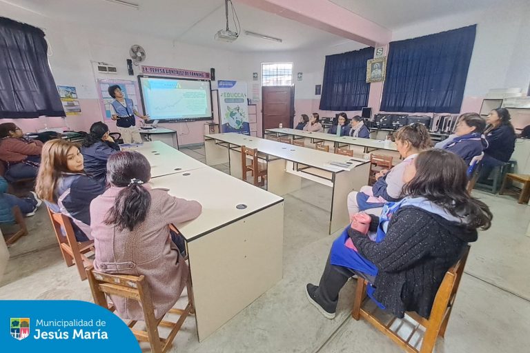 Como parte de la Promotoría Ambiental Escolar, visitamos la I.E. Teresa González de Fanning para capacitar a sus docentes sobre el cuidado del medio ambiente. 🌱
Cada paso cuenta para construir un distrito más sostenible y responsable con nuestro planeta.