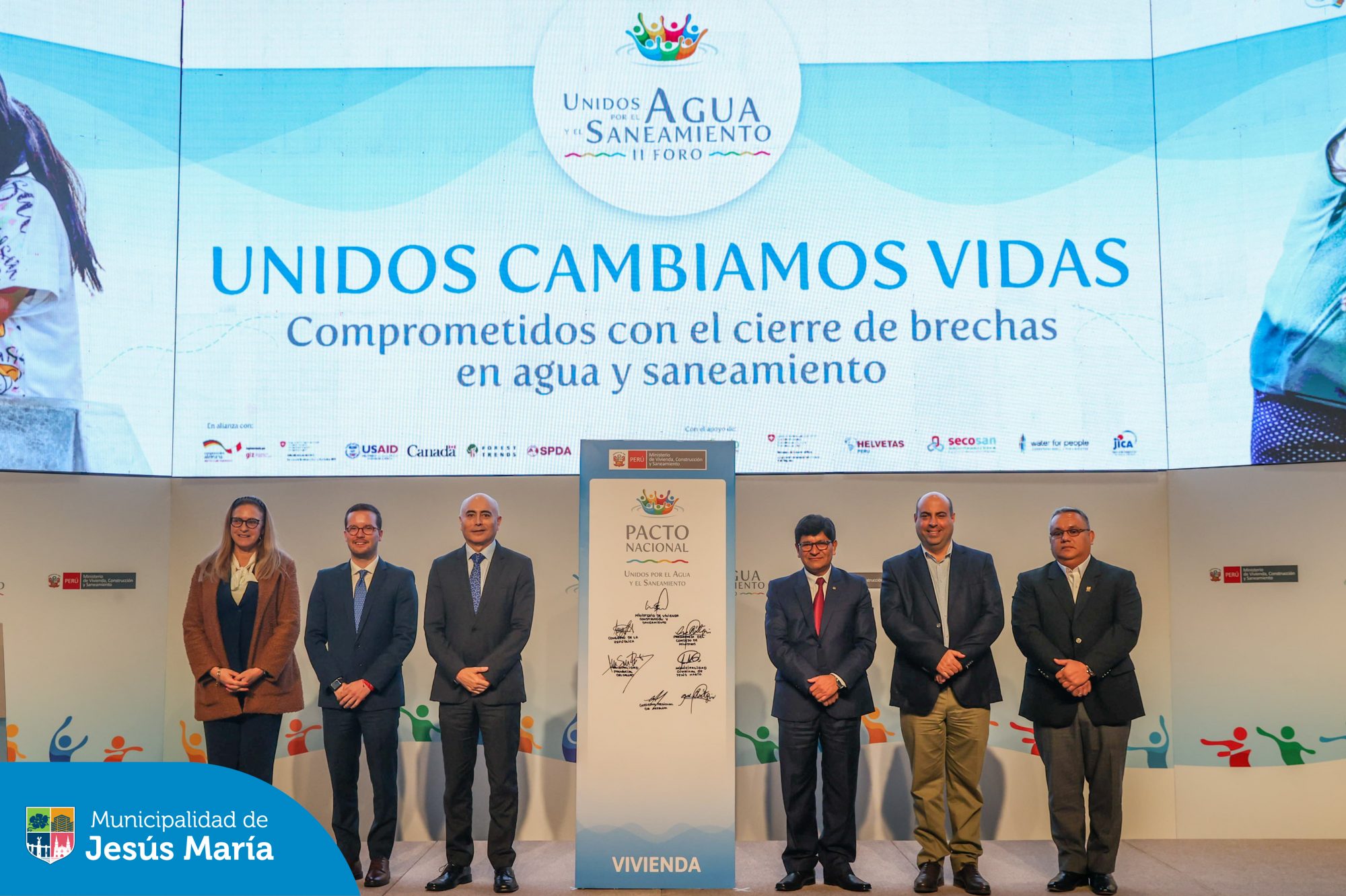 El alcalde Jesús Gálvez participó en la inauguración del II Foro “Unidos por el Agua y Saneamiento”, organizado por el Ministerio de Vivienda Perú . Una jornada que reunió a líderes nacionales e internacionales con un solo objetivo: hacer del acceso al agua y saneamiento un derecho garantizado para toda la población peruana. 💪🚰
Desde Jesús María, seguimos trabajando para impulsar propuestas que lleven soluciones reales a cada comunidad. ¡El agua es vida, y es un derecho de todos!