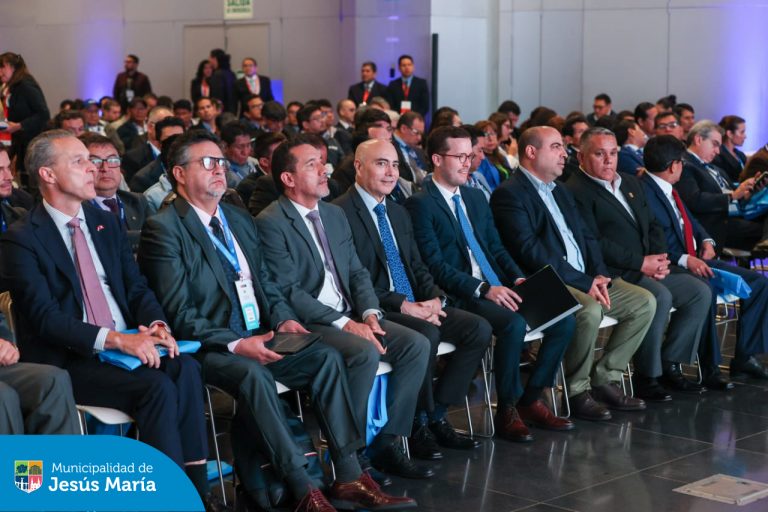 El alcalde Jesús Gálvez participó en la inauguración del II Foro “Unidos por el Agua y Saneamiento”, organizado por el Ministerio de Vivienda Perú . Una jornada que reunió a líderes nacionales e internacionales con un solo objetivo: hacer del acceso al agua y saneamiento un derecho garantizado para toda la población peruana. 💪🚰
Desde Jesús María, seguimos trabajando para impulsar propuestas que lleven soluciones reales a cada comunidad. ¡El agua es vida, y es un derecho de todos!