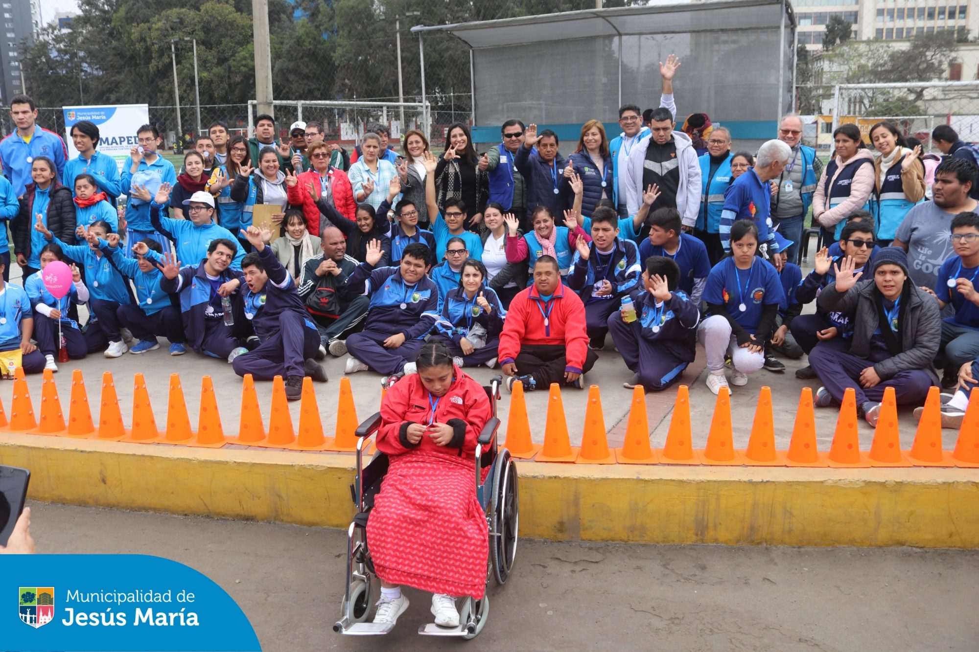 El Estadio Micky Rospigliosi se llenó de energía, sonrisas y espíritu de superación con nuestros queridos beneficiarios de la Oficina Municipal de Atención a las Personas con Discapacidad. 💪❤️
Una fiesta deportiva donde cada paso y cada esfuerzo nos demostró que no hay límites cuando se trata de vivir con pasión. 🏃‍♀️🙌
📸 ¡Mira aquí las mejores fotos de este gran evento!