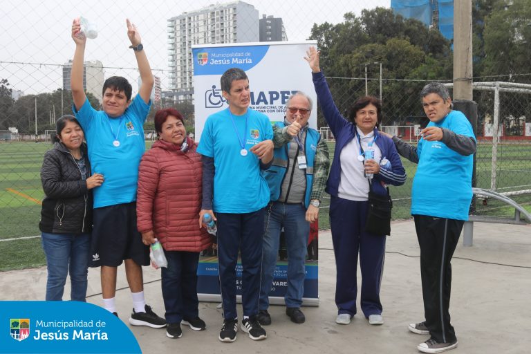 El Estadio Micky Rospigliosi se llenó de energía, sonrisas y espíritu de superación con nuestros queridos beneficiarios de la Oficina Municipal de Atención a las Personas con Discapacidad. 💪❤️
Una fiesta deportiva donde cada paso y cada esfuerzo nos demostró que no hay límites cuando se trata de vivir con pasión. 🏃‍♀️🙌
📸 ¡Mira aquí las mejores fotos de este gran evento!