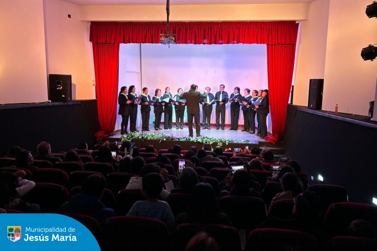 El I Festival Coral Municipal llenó de música el Centro Cultural, donde niños y adultos deleitaron a nuestros vecinos con un espectáculo inolvidable. 
¡Gracias a todos los asistentes!