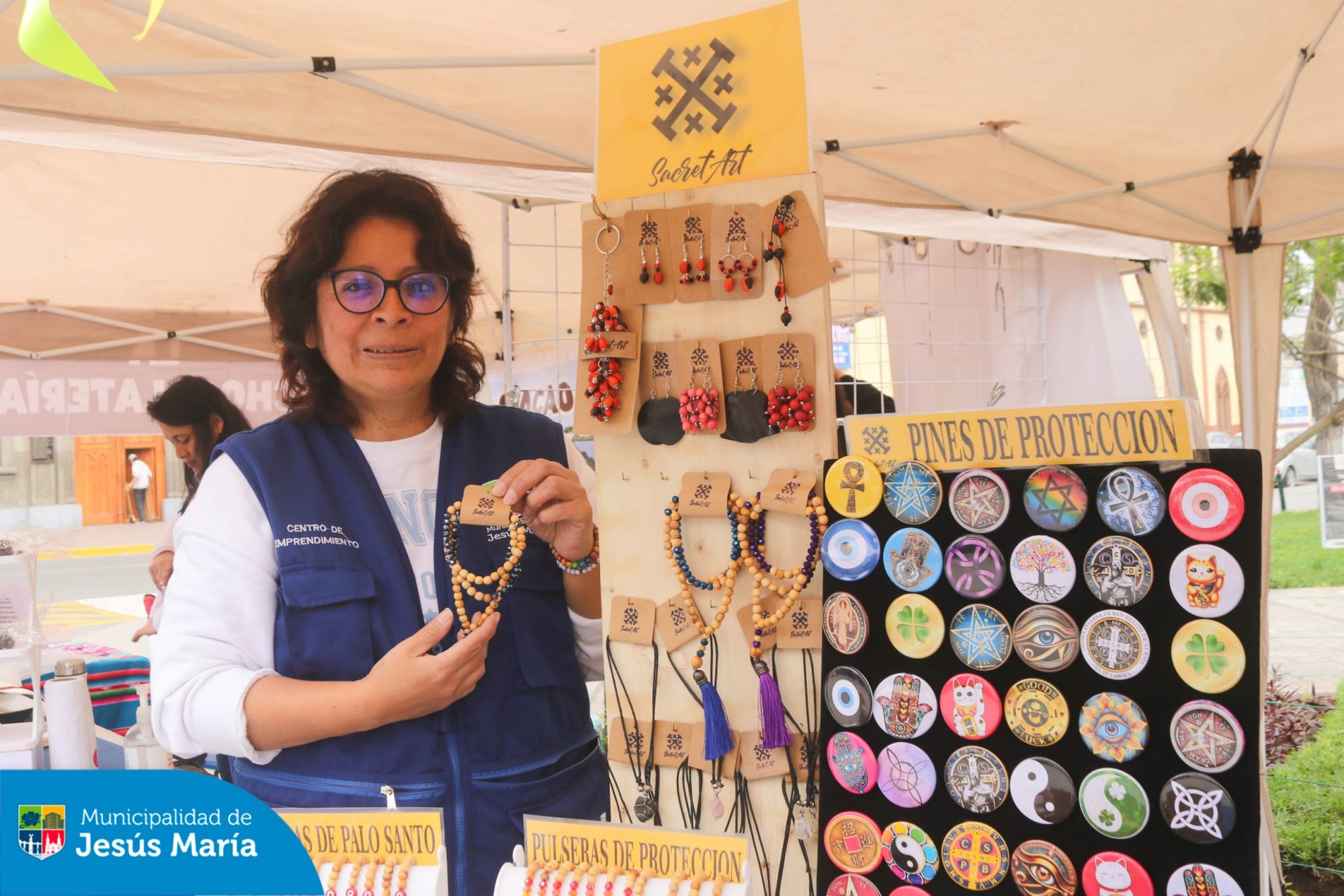 Aquí encontrarás productos hechos con pasión y creatividad 💕por emprendedores de nuestro distrito. Te esperamos hoy y mañana desde las 🕙 10:00 am hasta las 8:00 pm. en la Plaza San José.