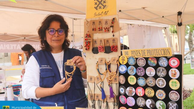 Aquí encontrarás productos hechos con pasión y creatividad 💕por emprendedores de nuestro distrito. Te esperamos hoy y mañana desde las 🕙 10:00 am hasta las 8:00 pm. en la Plaza San José.