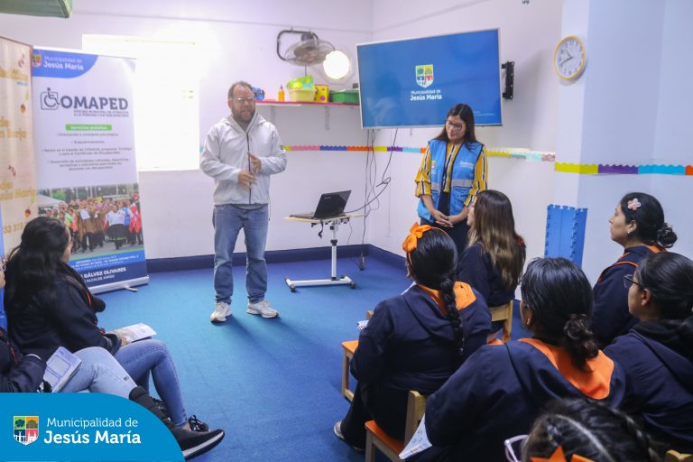 Llegamos al Nido Ardillitas para llevar a las docentes, una charla de concientización sobre el Trastorno del Espectro Autista. ☝🏻 Esta actividad, que busca promover la comprensión y empatía hacia las personas con autismo, recorrerá diversos centros educativos del distrito.