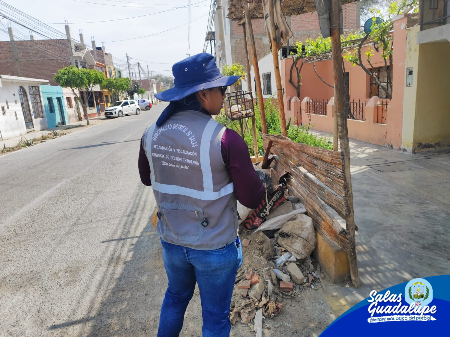 VECINOS DE GUADALUPE SON NOTIFICADOS POR ARROJAR DESMONTE Y MATERIALES DE CONSTRUCCION A LA VÍA PÚBLICA