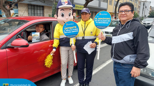 Continuamos con nuestra campaña de concientización en las principales avenidas del distrito, con el objetivo de promover el cumplimiento de las normas de tránsito 🚸 y evitar accidentes.