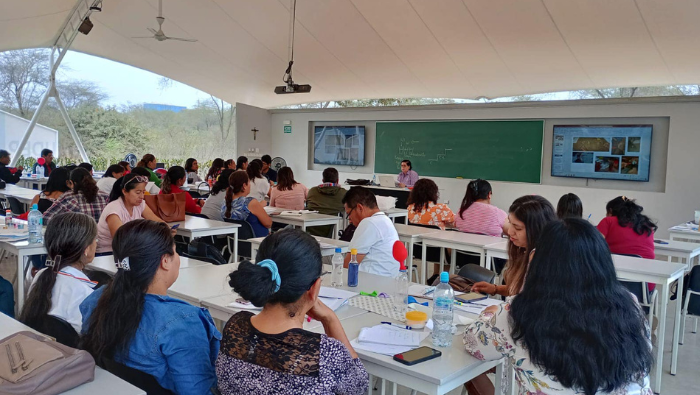 Programa formativo para el fortalecimiento de competencias de los docentes del área de Ciencia y Tecnología 