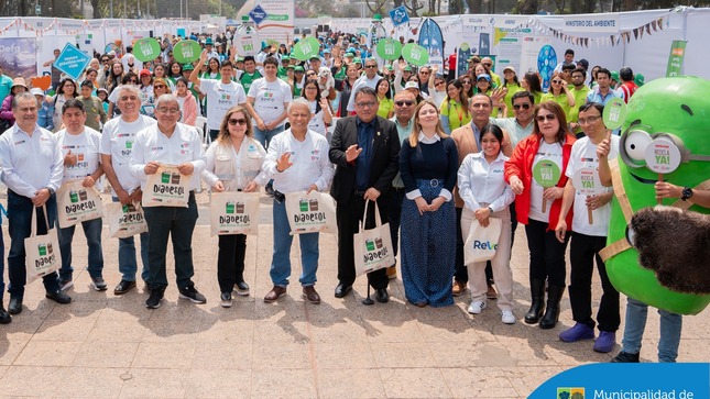 Conmemorando el Día de la Gestión Integral de los Residuos Sólidos. nos unimos al Ministerio del Ambiente – Perú para realizar esta gran feria ambiental, con el fin de concientizar sobre la importancia del manejo adecuado de los residuos sólidos que generamos diariamente. 🚮
☝🏻 Recuerda: cada residuo en su lugar. ¡El cambio comienza contigo!