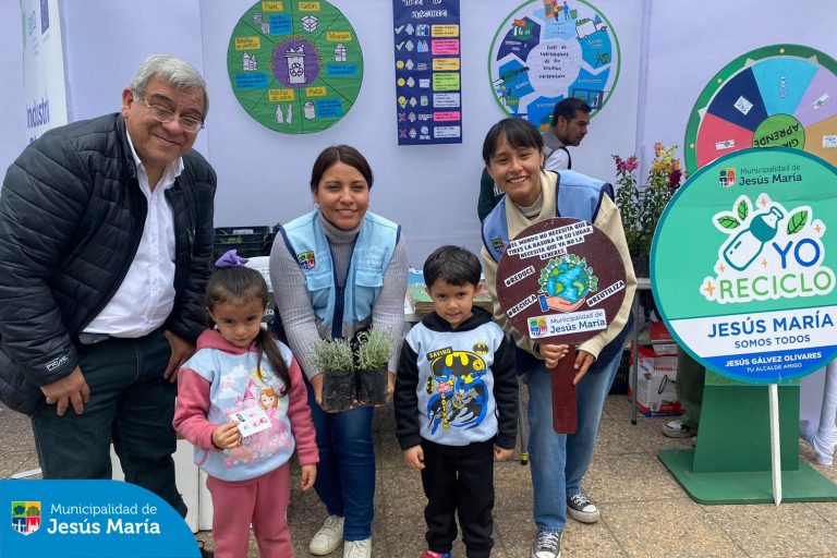 Conmemorando el Día de la Gestión Integral de los Residuos Sólidos. nos unimos al Ministerio del Ambiente – Perú para realizar esta gran feria ambiental, con el fin de concientizar sobre la importancia del manejo adecuado de los residuos sólidos que generamos diariamente. 🚮
☝🏻 Recuerda: cada residuo en su lugar. ¡El cambio comienza contigo!