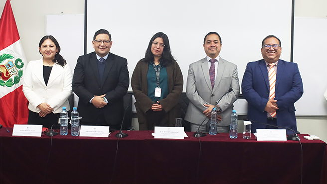 Estudiantes de la carrera de Derecho de la Universidad Antonio Ruiz de Montoya reciben capacitación sobre el rol del TC y del CEC