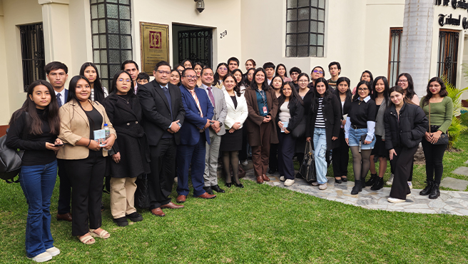 Estudiantes de la carrera de Derecho de la Universidad Antonio Ruiz de Montoya reciben capacitación sobre el rol del TC y del CEC