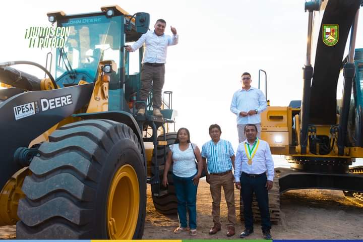 Foto Presentan maquinaria pesada para Canoas de Punta Sal
