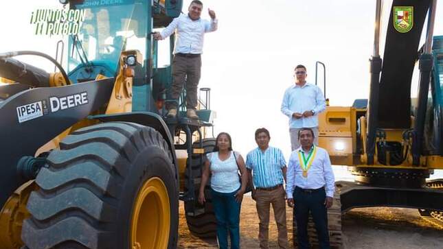 Foto Presentan maquinaria pesada para Canoas de Punta Sal 