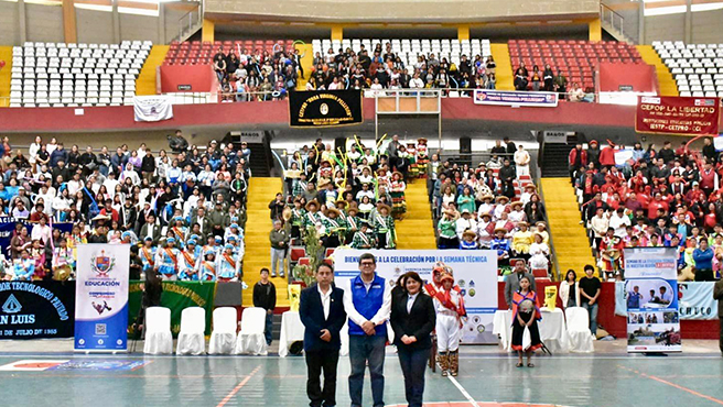 Fiesta cultural integró a más de 2 mil estudiantes, directivos y docentes de Educación Superior y Cetpro.