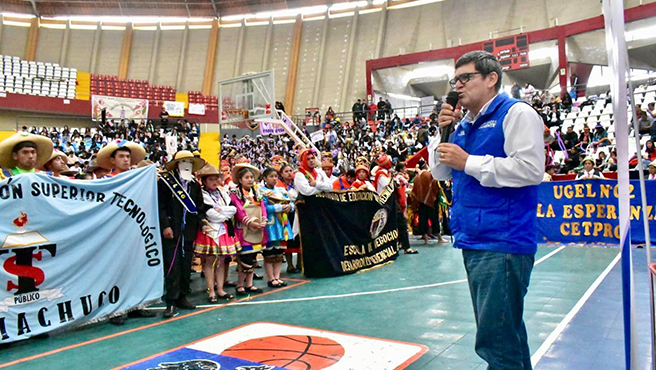 Fiesta cultural integró a más de 2 mil estudiantes, directivos y docentes de Educación Superior y Cetpro.