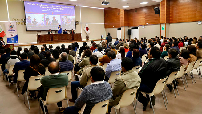 Martín Camacho: “Nuestras grandes ideas deben consolidarse en el nivel operativo”.