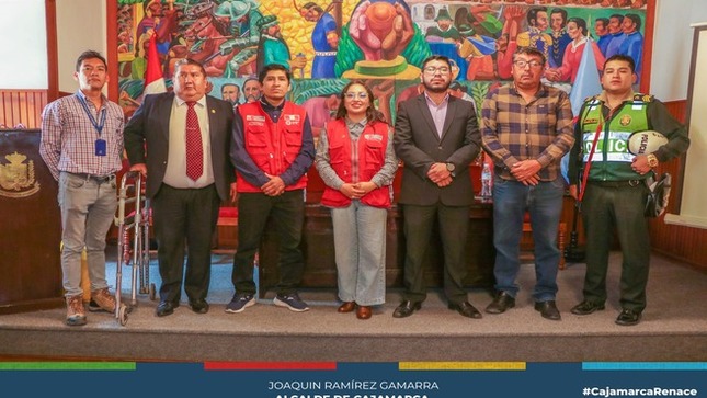 🏛La Municipalidad Provincial de Cajamarca, a través de la Subgerencia de Transporte y Seguridad Vial, ofrecerá capacitaciones gratuitas para conductores y cobradores del servicio de transporte público.
💡 Este programa, denominado "Conduciendo por una Cultura de Transporte Responsable", se llevará a cabo del 1 de octubre al 20 de diciembre y busca reducir los accidentes de tránsito, brindando mayor seguridad a los usuarios.
📢 Las capacitaciones contarán con la participación de ponentes de instituciones como la Policía Nacional de Tránsito, la Dirección Regional de Transportes y Comunicaciones, y el Ministerio de la Mujer y Poblaciones Vulnerables, entre otras. Con este esfuerzo, se espera contribuir a la mejora del servicio de transporte de forma eficiente y responsable en la ciudad.
¡Con Joaquin Ramirez, Cajamarca Renace!