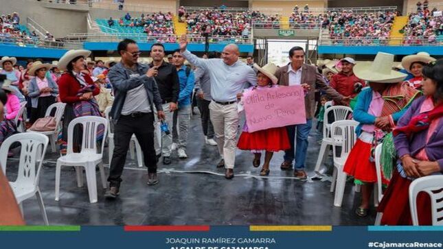 🤝La Municipalidad Provincial de Cajamarca entregó 170 toneladas de productos de primera necesidad que servirán para atender a 9,540 usuarios de 114 ollas comunes.
👥Esta iniciativa liderada por el alcalde provincial, Joaquin Ramírez, representa un importante apoyo para mitigar las necesidades de los usuarios, tanto en la ciudad como en los centros poblados de la zona rural.
✨ ¡Con Joaquin Ramirez, Cajamarca Renace!