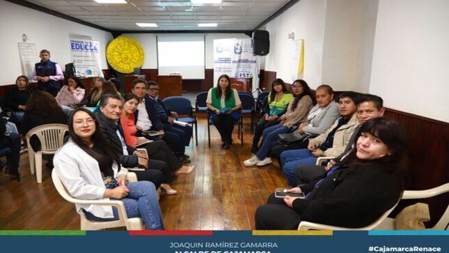 💻 La Municipalidad Provincial de Cajamarca a través del Área de Gestión de Calidad del Aire de la Subgerencia de Gestión Ambiental, llevó a cabo un taller para identificar estrategias para el Plan de Acción para la Mejora de la Calidad del Aire de la Cuenca Atmosférica de Cajamarca 2024–2027.
🙋‍♀️ El taller contó con la participación del Gerente de Desarrollo Ambiental de la MPC, especialistas de la Dirección General de Calidad Ambiental del MINAM. Asimismo, participaron las Direcciones Regionales de Educación, DRTC Cajamarca, Diresa, Senamhi, Senati, los Colegios de Ingenieros, DIREPRO, DRAC, así como las Municipalidades de Llacanora, Jesús, la Cámara de Comercio, DIRCETUR, OEFA y los voluntarios juveniles de Azes WAO y Rajucaj.
🔍 El objetivo principal es la aprobación del Plan de Acción para la Mejora de la Calidad del Aire de Cajamarca por parte del Ministerio del Ambiente y el Grupo GESTA, incorporando los valiosos comentarios de los especialistas.
🏛️ Se espera que el Plan de Acción sea aprobado por el Concejo Municipal y se emita una ordenanza municipal, asegurando su implementación durante el periodo 2024–2027 para mejorar significativamente la calidad del aire en Cajamarca.
✨ ¡Con Joaquin Ramirez, Cajamarca Renace!