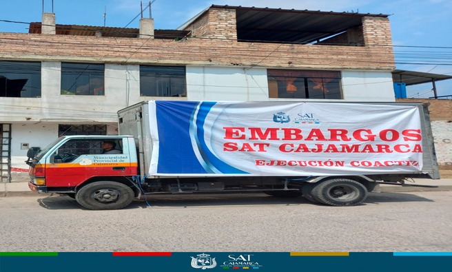 💰 La Municipalidad Provincial de Cajamarca, en colaboración con la Policía Nacional del Perú, Serenazgo y personal del SAT Cajamarca, llevó a cabo un operativo de embargo en condición de extracción de bienes a personas que mantienen deudas por impuestos prediales y arbitrios municipales. Estos ciudadanos, a pesar de haber sido notificados en múltiples ocasiones, no han regularizado sus pagos, lo que ha llevado a iniciar un procedimiento de ejecución coactiva.
🙏 La ejecutora coactiva del SAT Cajamarca, Lizet Ángulo, destacó la importancia de estos operativos continuos, con el propósito de concientizar a la población sobre la relevancia de cumplir con sus obligaciones tributarias y evitar así la posibilidad de embargos de bienes.
✨ ¡Con Joaquin Ramirez, Cajamarca Renace!