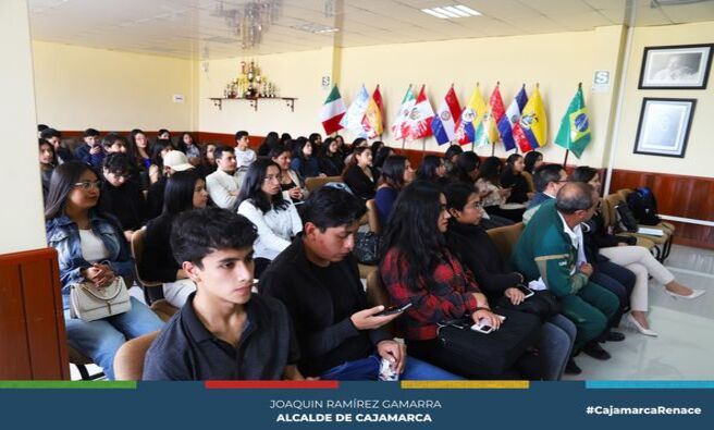 鉁匧a Municipalidad Provincial de Cajamarca, a trav茅s del Programa Municipal Educca, brind贸 su soporte t茅cnico en la reciente presentaci贸n de proyectos ambientales elaborados por los Promotores Ambientales Juveniles de la Facultad de Derecho de la Universidad Nacional de Cajamarca . Este evento se llev贸 a cabo en el auditorio de la facultad, donde se destac贸 el compromiso de los j贸venes con la causa ambiental.
鉁擫a actividad cont贸 con la presencia de importantes autoridades acad茅micas, como la Mg. Liliana Lezama Oribe, responsable del Programa Municipal EDUCCA; el Dr. Julio Villanueva Pastor, Decano de la Facultad de Derecho; y el Mg. Ur铆as Mostacero D铆az, docente del curso de Derecho Ambiental. Su participaci贸n subray贸 la relevancia de la colaboraci贸n interinstitucional en la promoci贸n de la conciencia ambiental.
鉁匒 trav茅s de esta colaboraci贸n entre la Municipalidad Provincial de Cajamarca y la UNC, se busca que estos proyectos no solo queden en el papel, sino que se concreten en acciones efectivas que contribuyan a una mayor conciencia ambiental en la comunidad. La uni贸n de esfuerzos es fundamental para enfrentar los retos que nos presenta la crisis clim谩tica y garantizar un futuro sostenible para las pr贸ximas generaciones.
