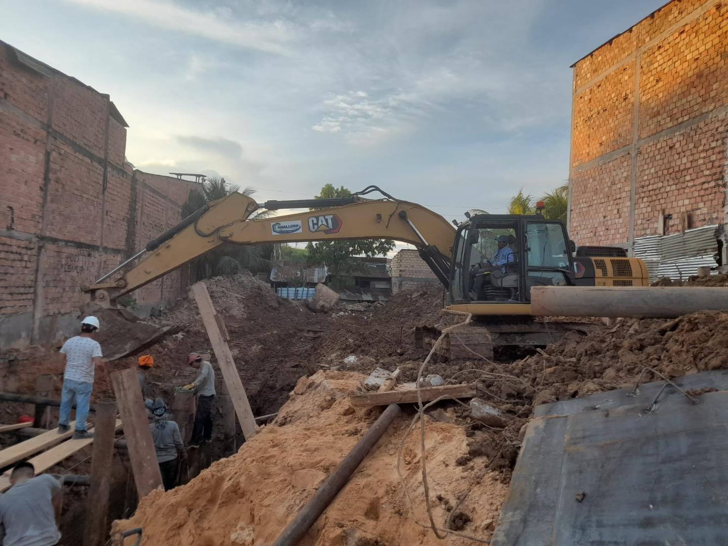 Muni belén avanza con la reparación del alcantarillado en la AV. participación cuadra 10  