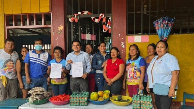 Qali Warma en articulación con Municipalidad de Manseriche entregan alimentos frescos a instituciones educativas públicas.