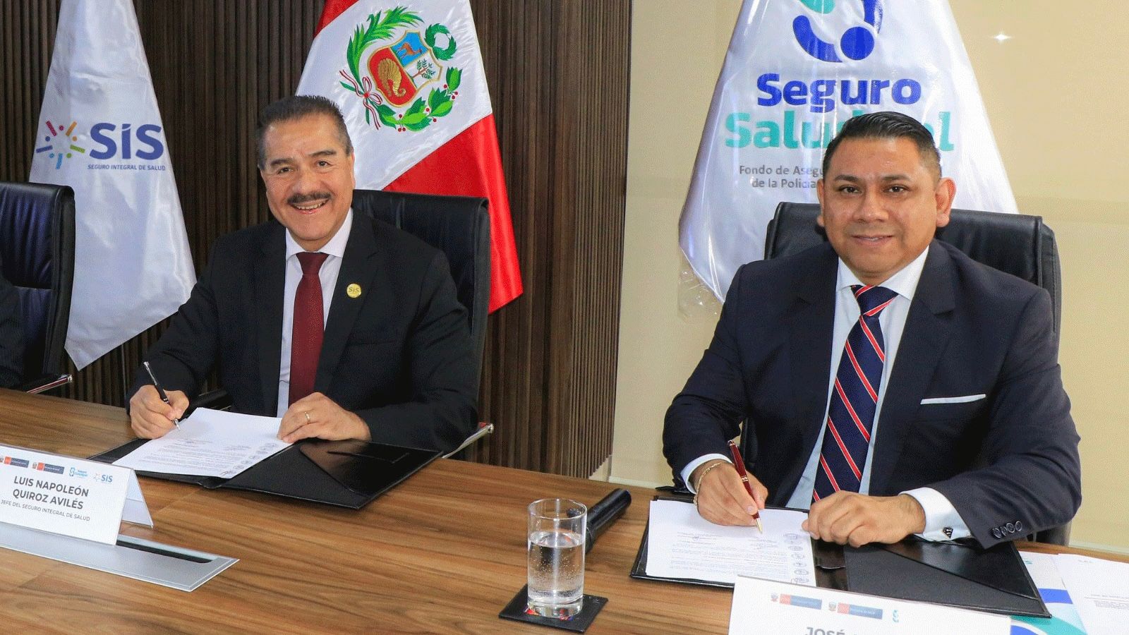 SIS y Saludpol firman convenio en beneficio de sus asegurados