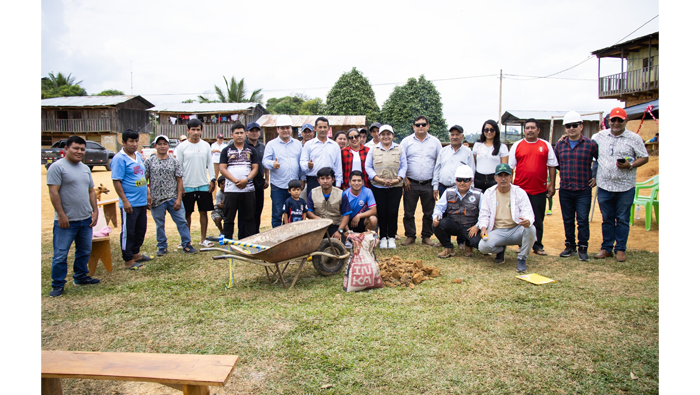 Alcaldesa participa de colocación de primera piedra en caserío Mirador.