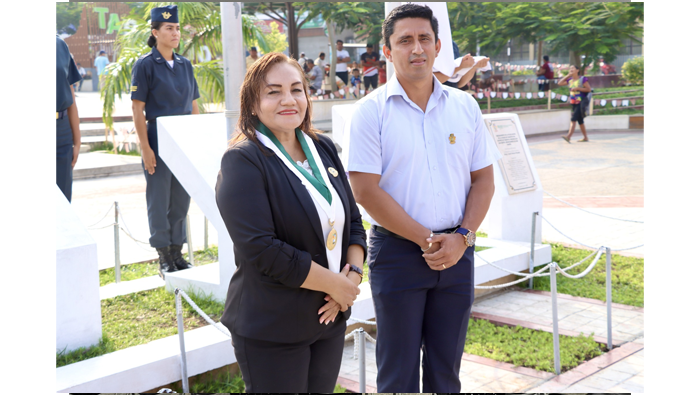 Ceremonia de Izamiento de nuestro Pabell贸n Nacional en la Plaza Mayor de Tarapoto.