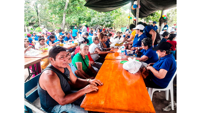 Almuerzo de camaraderรญa, entrega del voto y la derribada de la Umsha en marco por el Dรญa Nacional del Adulto Mayor.