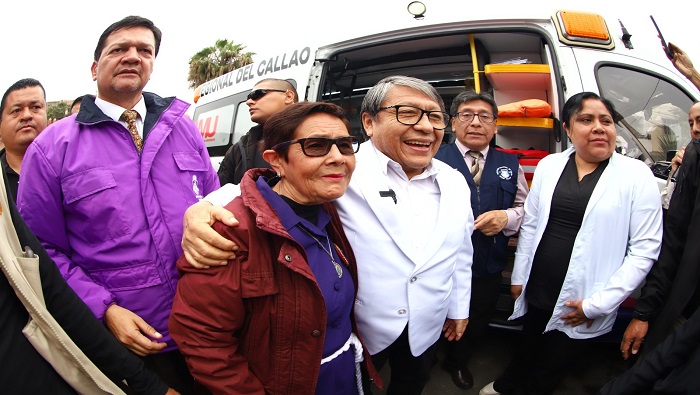 GOBERNADOR CIRO CASTILLO ENTREGA AMBULANCIAS A POBLACIÓN CHALACA