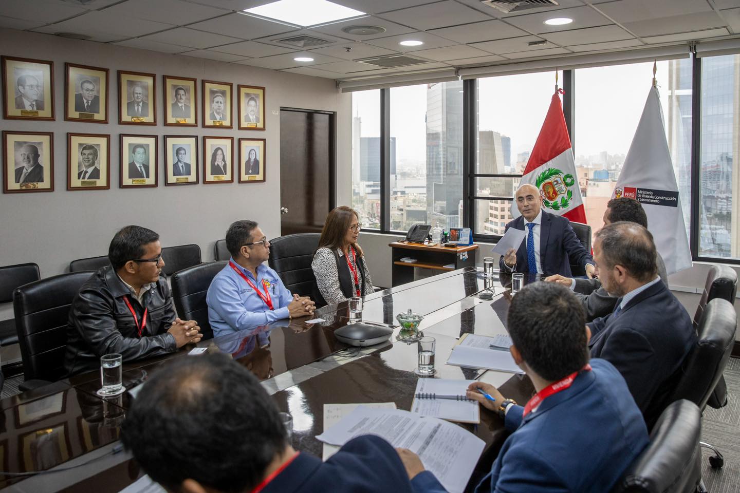 Muni bel茅n sostiene importante reuni贸n con ministro de vivienda