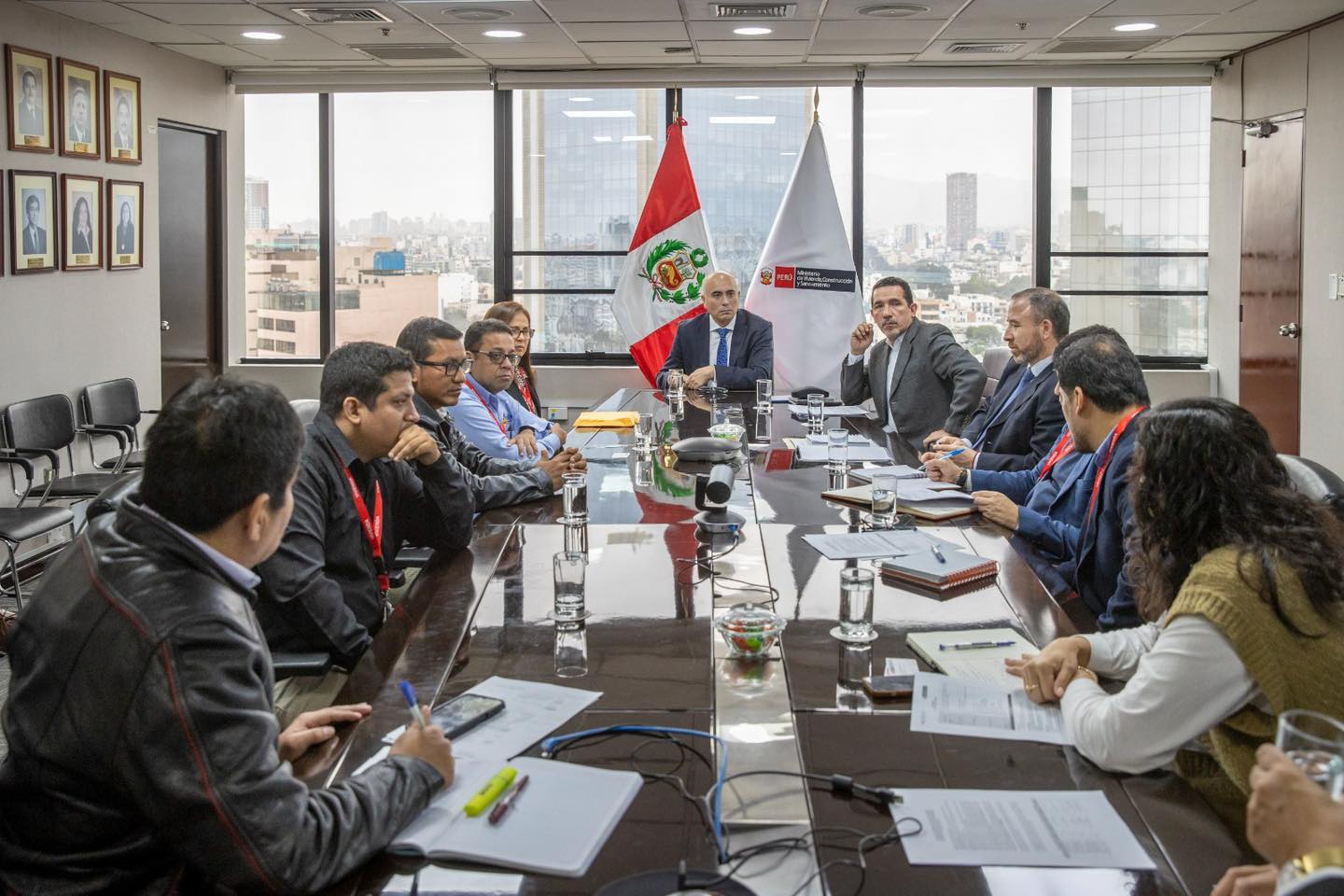 Muni bel茅n sostiene importante reuni贸n con ministro de vivienda