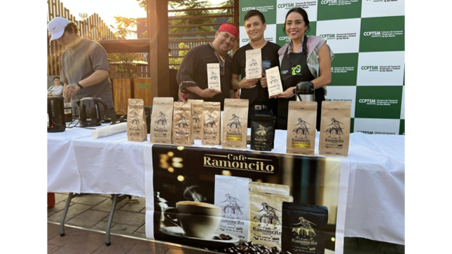 Exhibición y degustación de café de nuestra región en el marco de la conmemoración del Día del Café Peruano. 