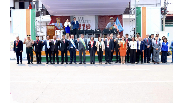 Alcaldesa participa de conmemoraciรณn por los 118 aรฑos de creaciรณn de San Martรญn.