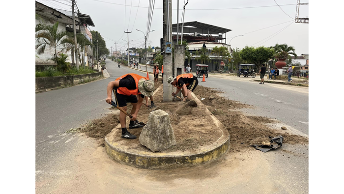 Gran jornada de desarenado, limpieza, riego y ornamentaciΓ³n de la Av. Lima Cdra. 06 a la 14, Tarapoto.